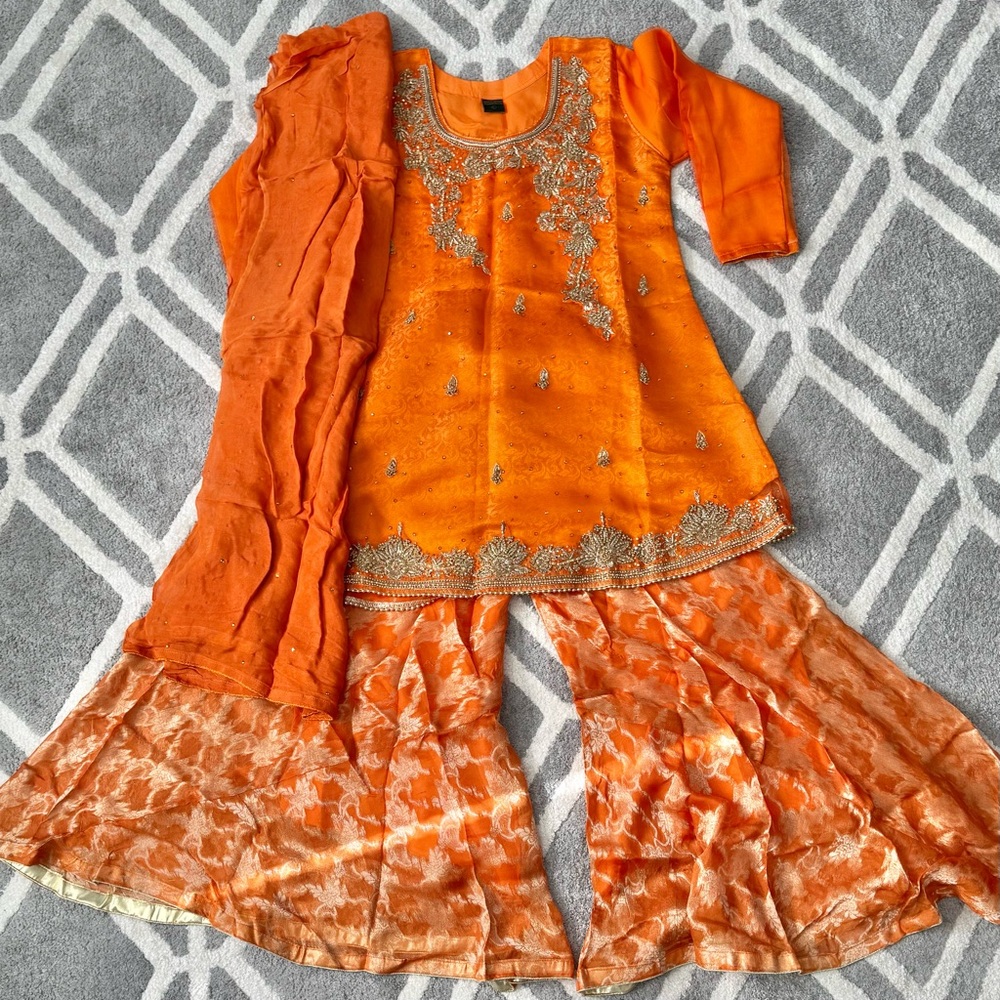Pakistani Mehndi Outfit 3 Piece Peplum Shirt/Sharara/Dupatta Bright Orange/Gold
